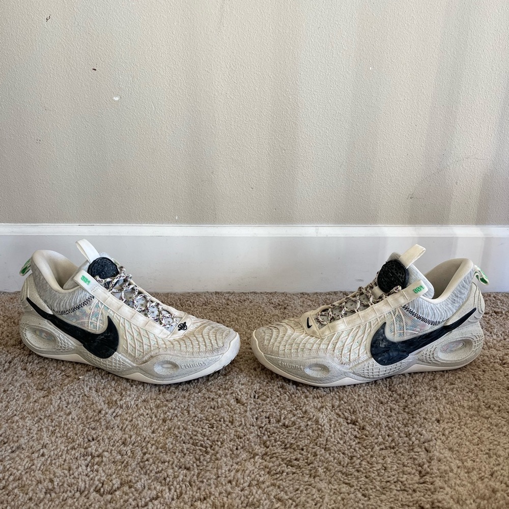 Nike cosmic basketball shoes